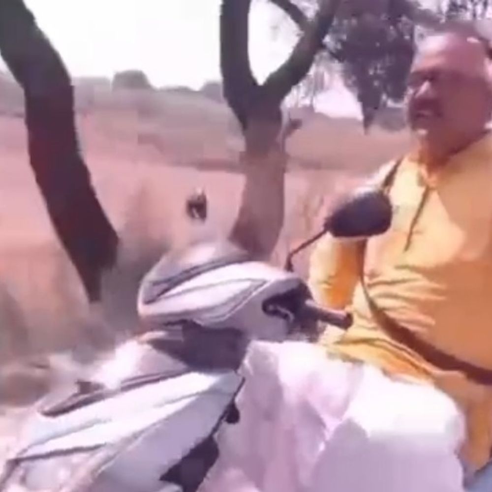 फतेहपुर में हाथ छोड़कर चलाई स्कूटी, VIDEO:3 किलोमीटर तक किया स्टंट, एसपी ने दिए कार्रवाई के आदेश