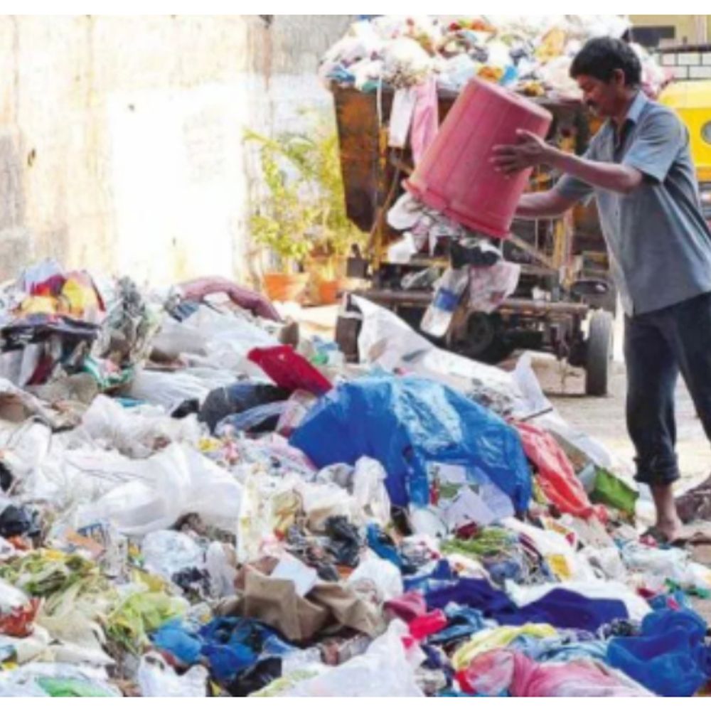 सड़क पर गंदगी फैलाने वालों का फोटो देने पर 500-इनाम:नगर आयुक्त बोले - पहले नोटिस फिर जुर्माने की होगी कार्रवाई, नाम रहेगा गोपनीय