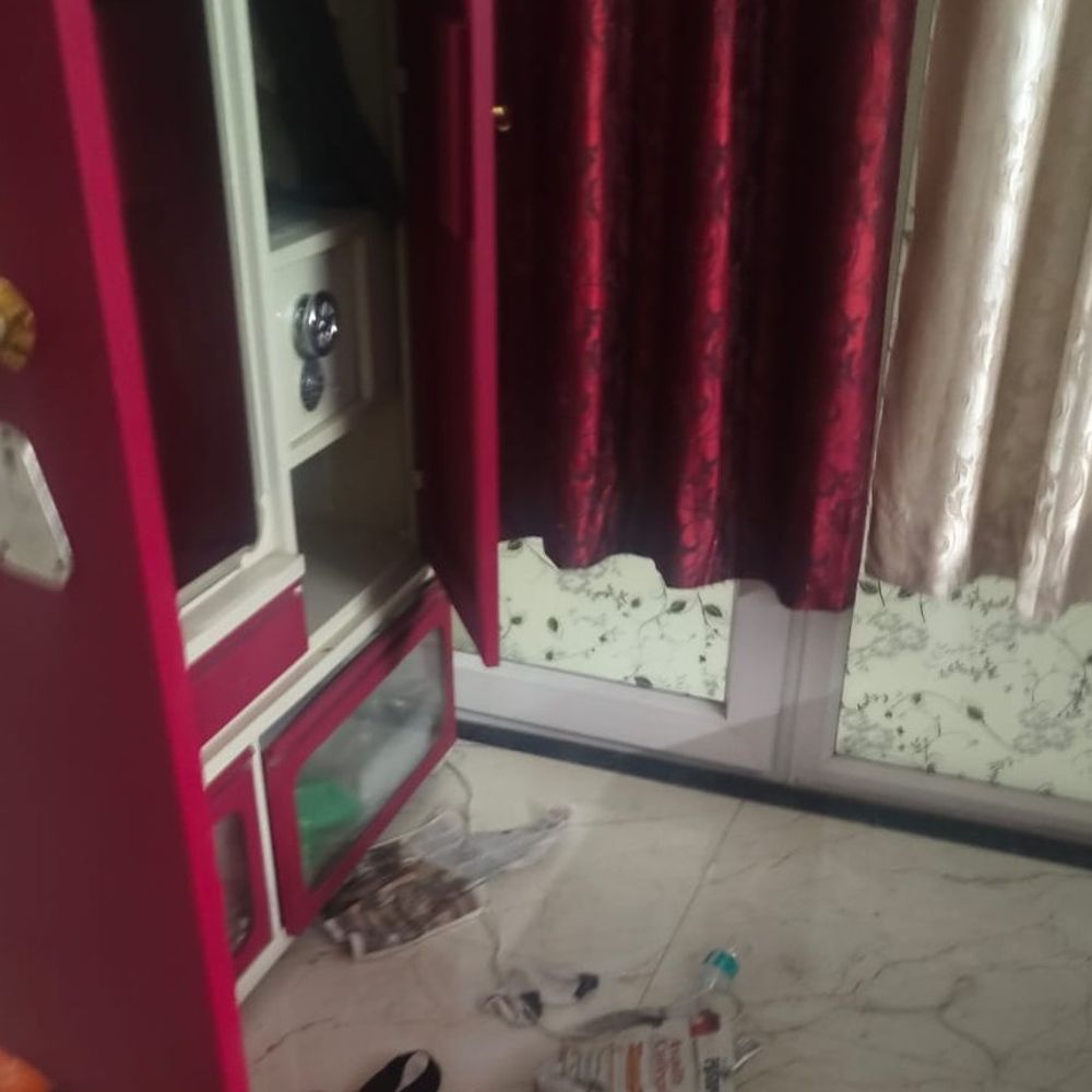 लखनऊ में बिल्डर के घर 20 लाख की चोरी:बेटे के पास देहरादून गए थे, सीसीटीवी की मदद से तलाश जारी