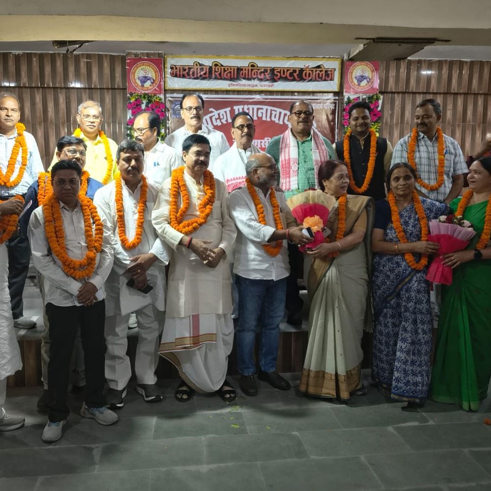 डॉ. चारू चंद्र को फिर मिली प्रधानाचार्य परिषद की कुर्सी:वाराणसी में परिषद का वार्षिक अधिवेशन, सेवानिवृत्त प्रधानाचार्यों का हुआ सम्मानित