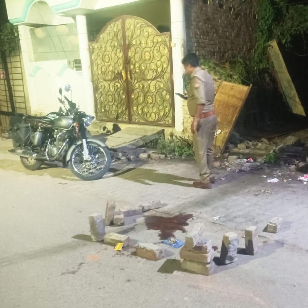 प्रयागराज में युवक की गोली मारकर हत्या:करेली में तीन हमलावरों ने सड़क पर गोली मारी, अस्पताल में मौत