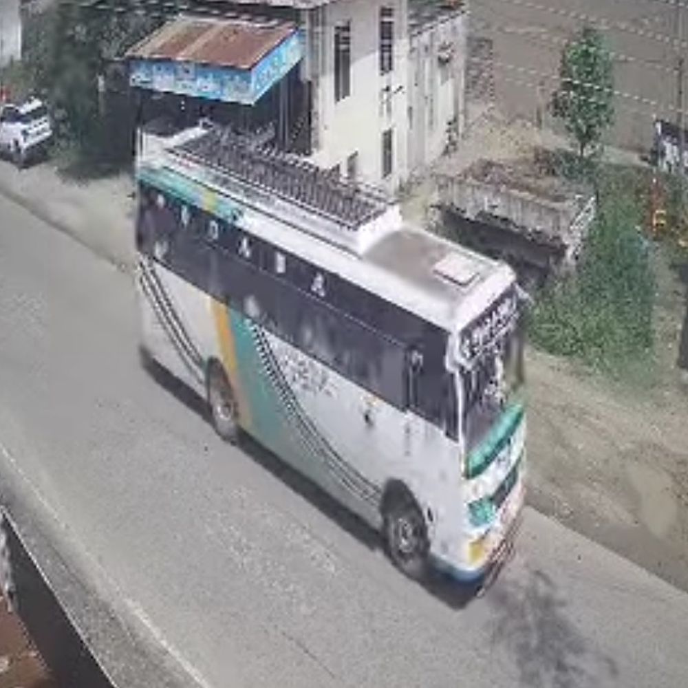 ऊना में चलती बस से गिरा व्यक्ति:  अस्पताल ले जाते समय तोड़ा दम, ड्राइवर के खिलाफ केस दर्ज – Una News