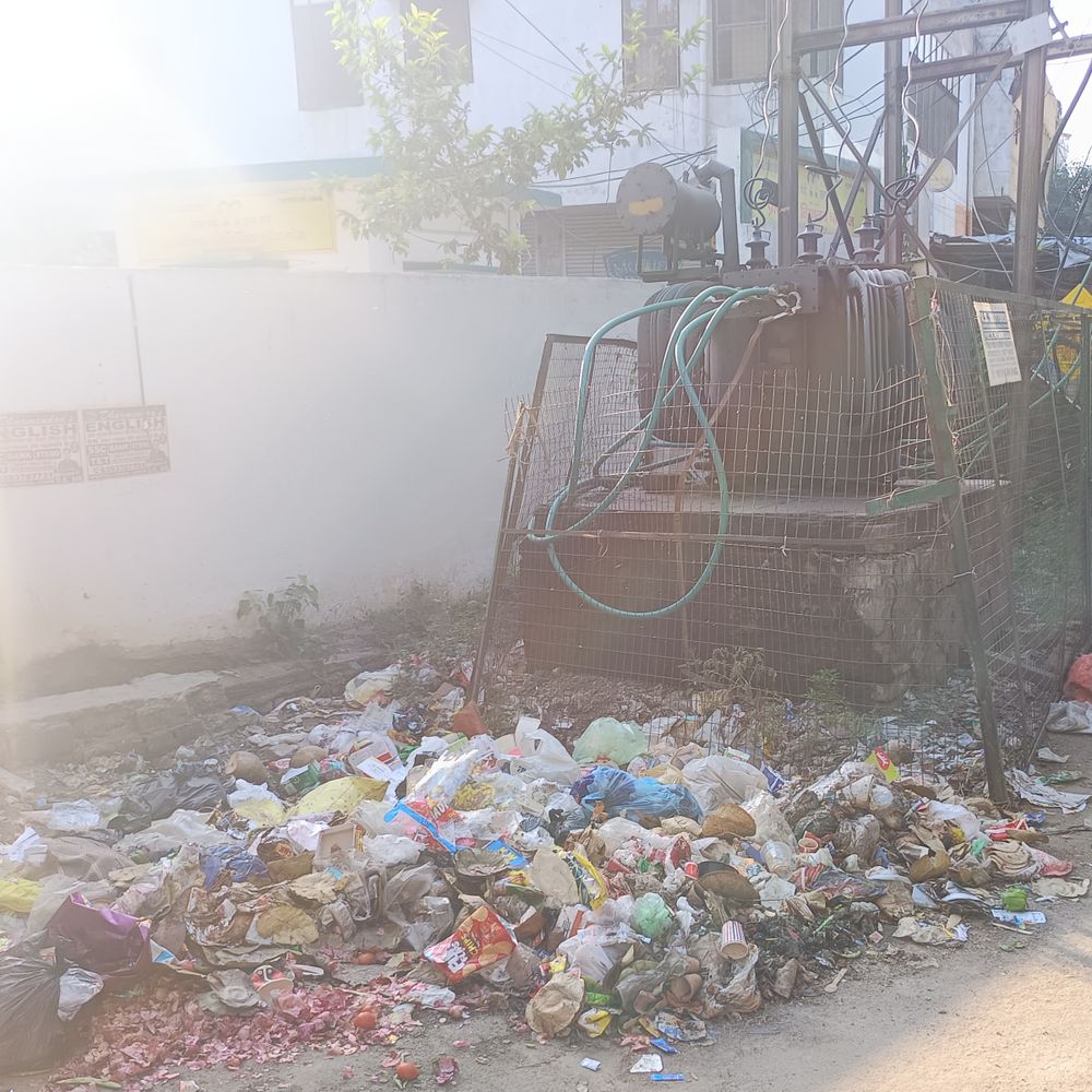 लखनऊ में कूड़ा कलेक्शन की स्थिति खराब:नगर निगम से ढाई हजार से अधिक शिकायतें, मेयर और नगर आयुक्त की सख्ती बेअसर