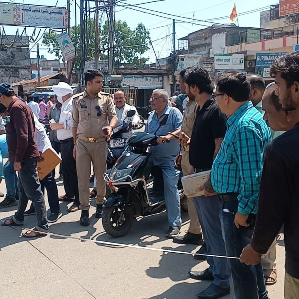 नैनीताल हाईवे पर सैकड़ों दुकानों पर मंडराया बुलडोजर का संकट:व्यापारियों को 8 दिन की मोहलत, खुद अतिक्रमण हटाएं वरना नगर निगम वसूलेगा ध्वस्तीकरण का मोटा खर्च