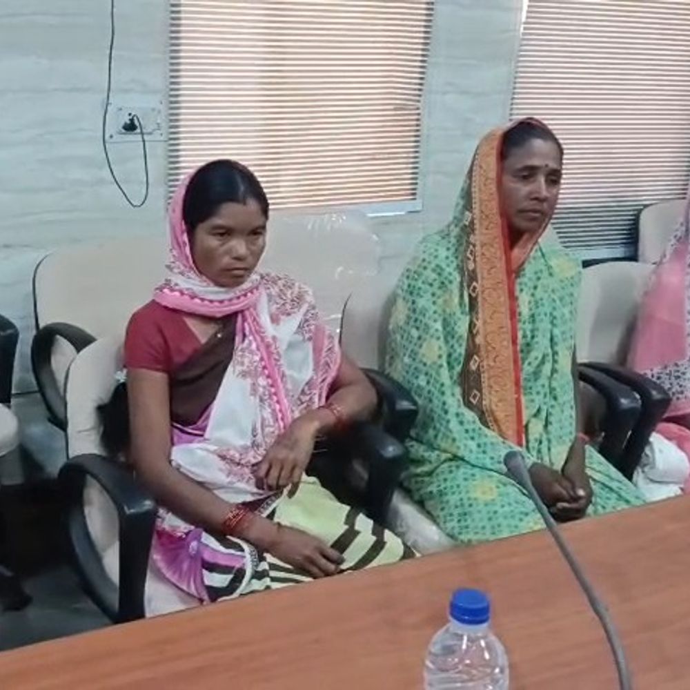 तेलंगाना से 26 मजदूर छुड़ाए गए:  प्रशासन ने दिलाया बकाया भुगतान, कलेक्टर ने जिले में ही काम करने कहा – Dindori News