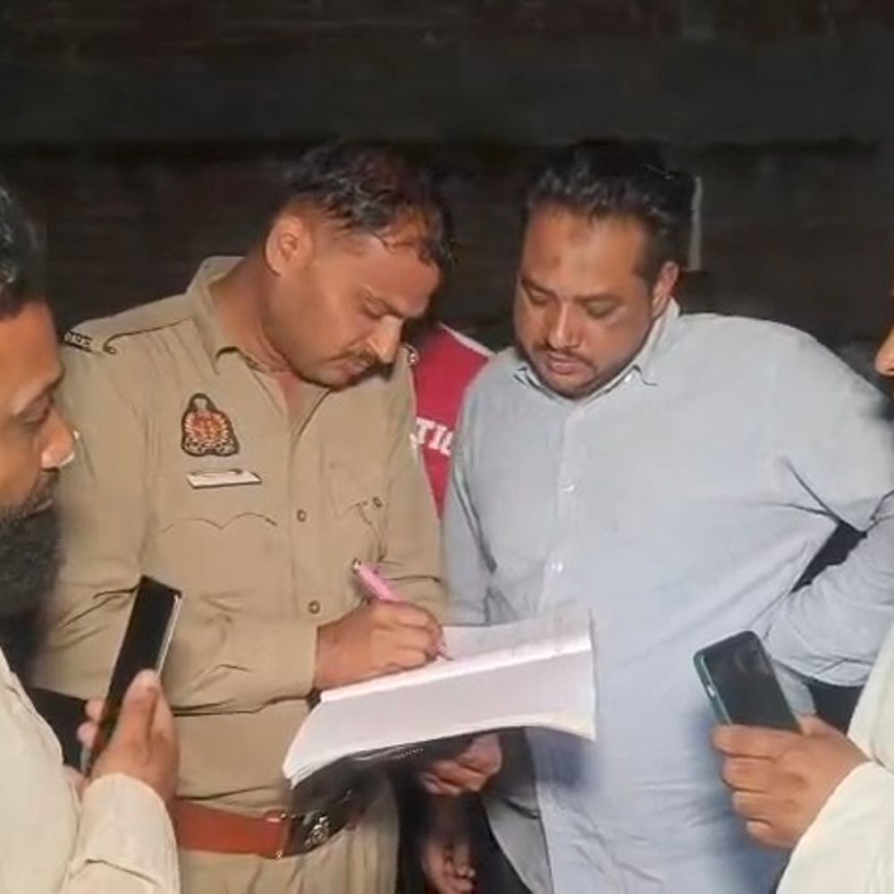 बेटियों की शादी के लिए रखे 12 लाख रुपए चोरी:मुजफ्फरनगर में घर से नकदी गायब, शादी में गया था पूरा परिवार; पुलिस जांच में जुटी