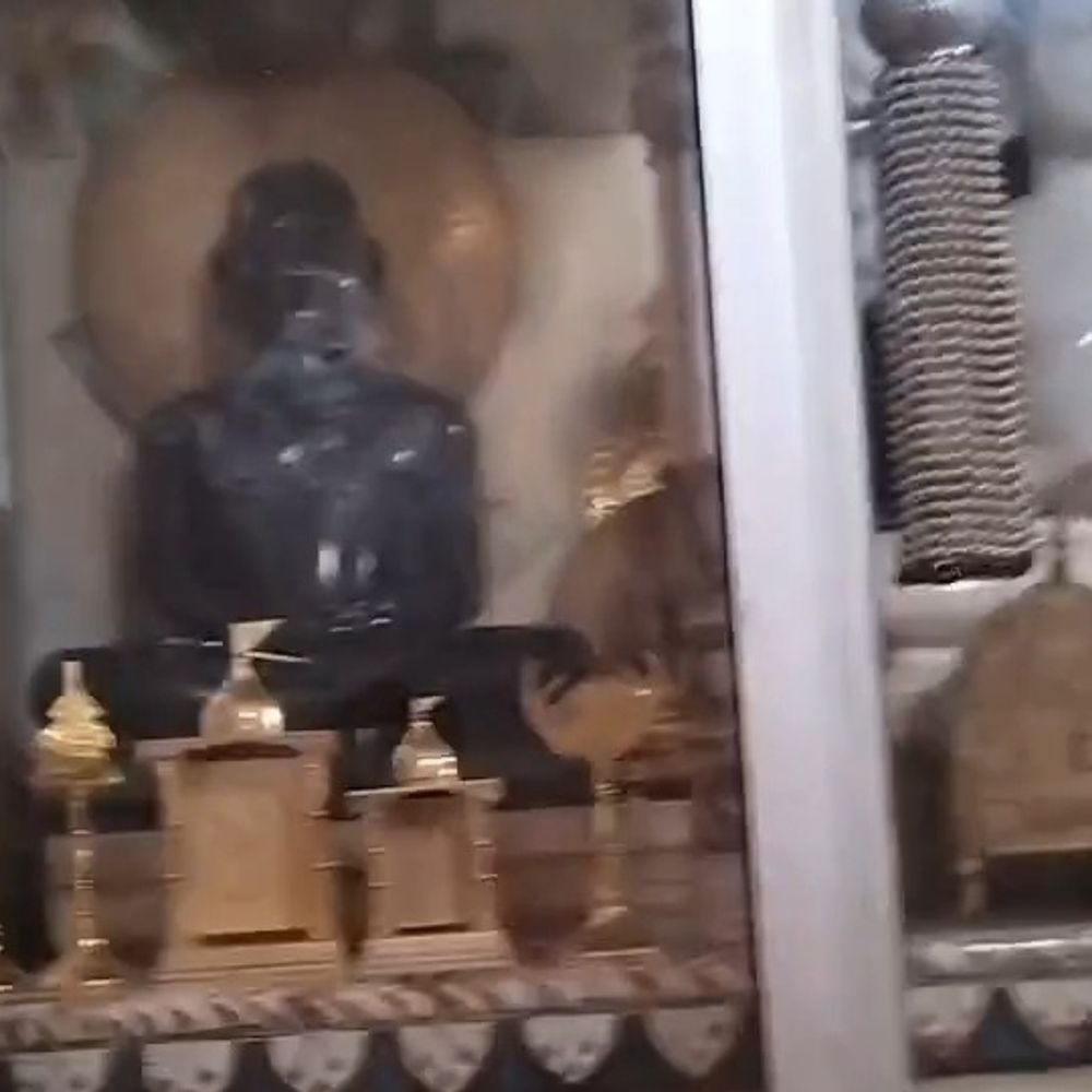 ललितपुर में जैन मंदिर से 11 मूर्तियां, नकदी चोरी:चोरों ने घटना को अंजाम देकर फरार, FIR दर्ज