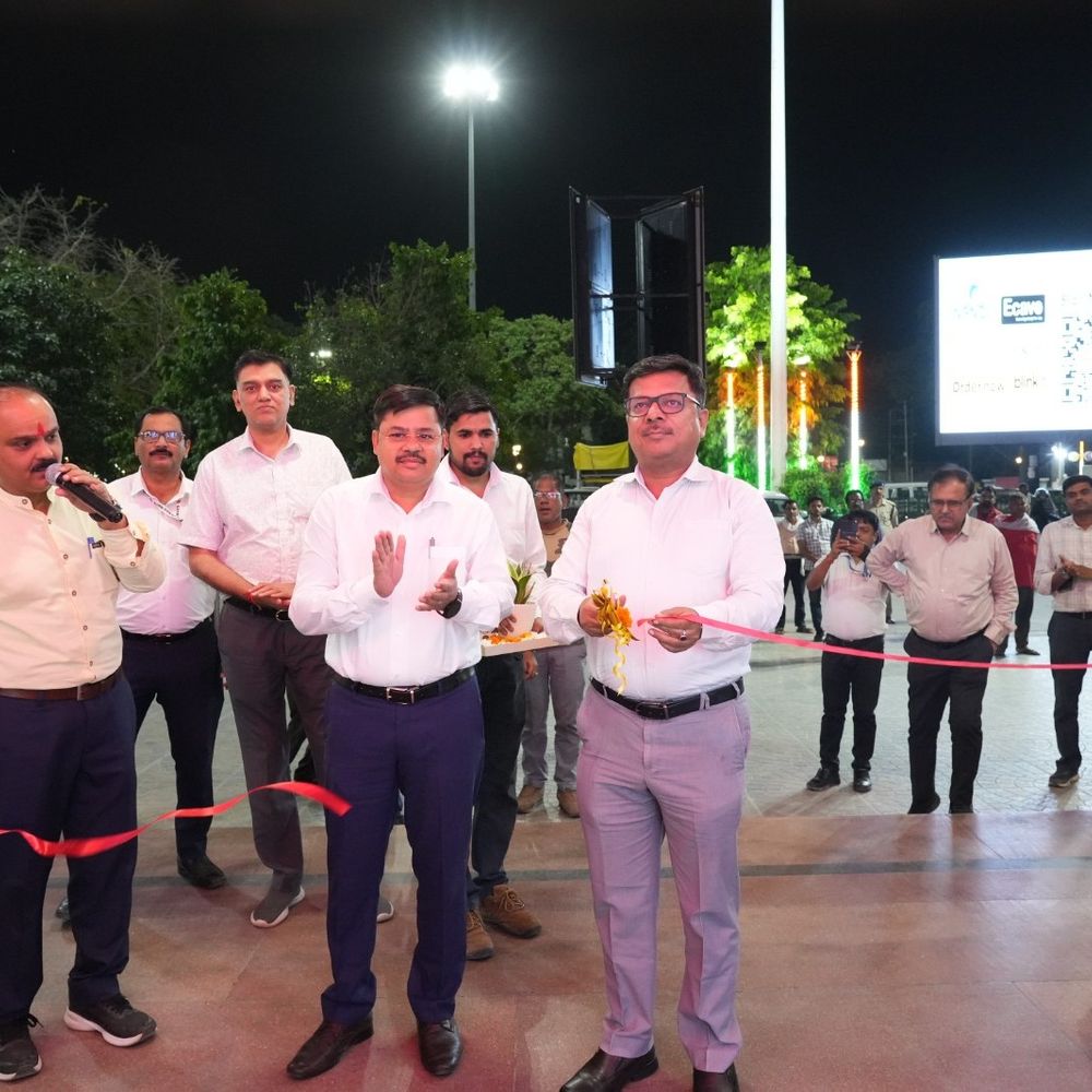 प्रयागराज जंक्शन पर संरक्षा प्रदर्शनी का उद्घाटन:डीआरएम रजनीश अग्रवाल ने किया, यात्रियों से की नियम पालन की अपील