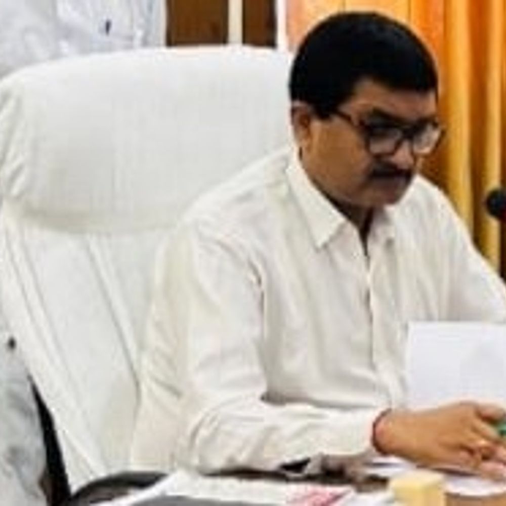 333 कर्मचारियों पर कार्रवाई के आदेश:फार्मर रजिस्ट्री आईडी न बनाने पर CDO ने दिए निर्देश, 54 लेखपालों का रोका गया वेतन