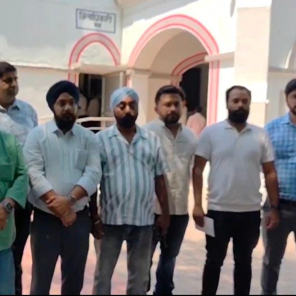 रेस्टोरेंट एसोसिएशन ने डीएम को सौंपा ज्ञापन:व्यावसायिक गैस संकट पर जताई चिंता, आपूर्ति बहाली की मांग