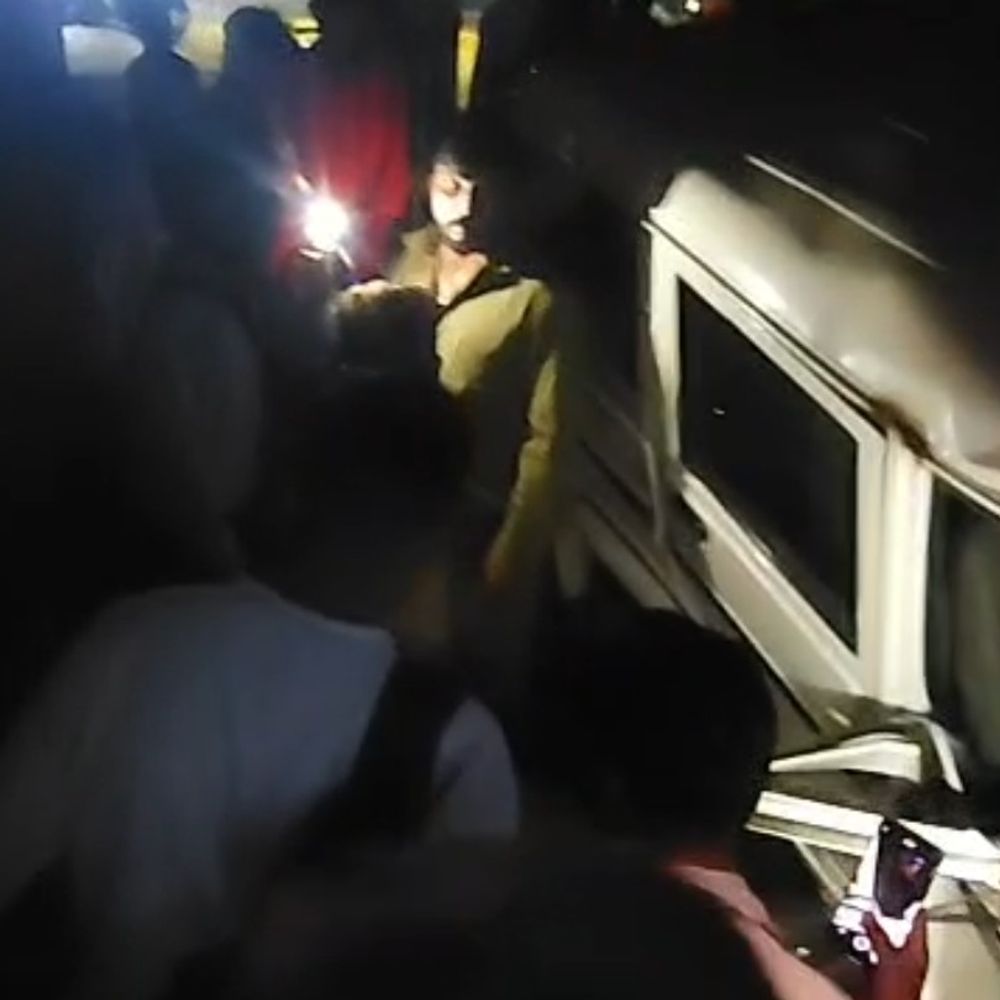 उमरिया में बस-पुलिस वाहन की टक्कर:  चंदिया TI और आरक्षक घायल, जबलपुर रेफर; भरौला मोड़ पर हुई भिड़ंत – Umaria News