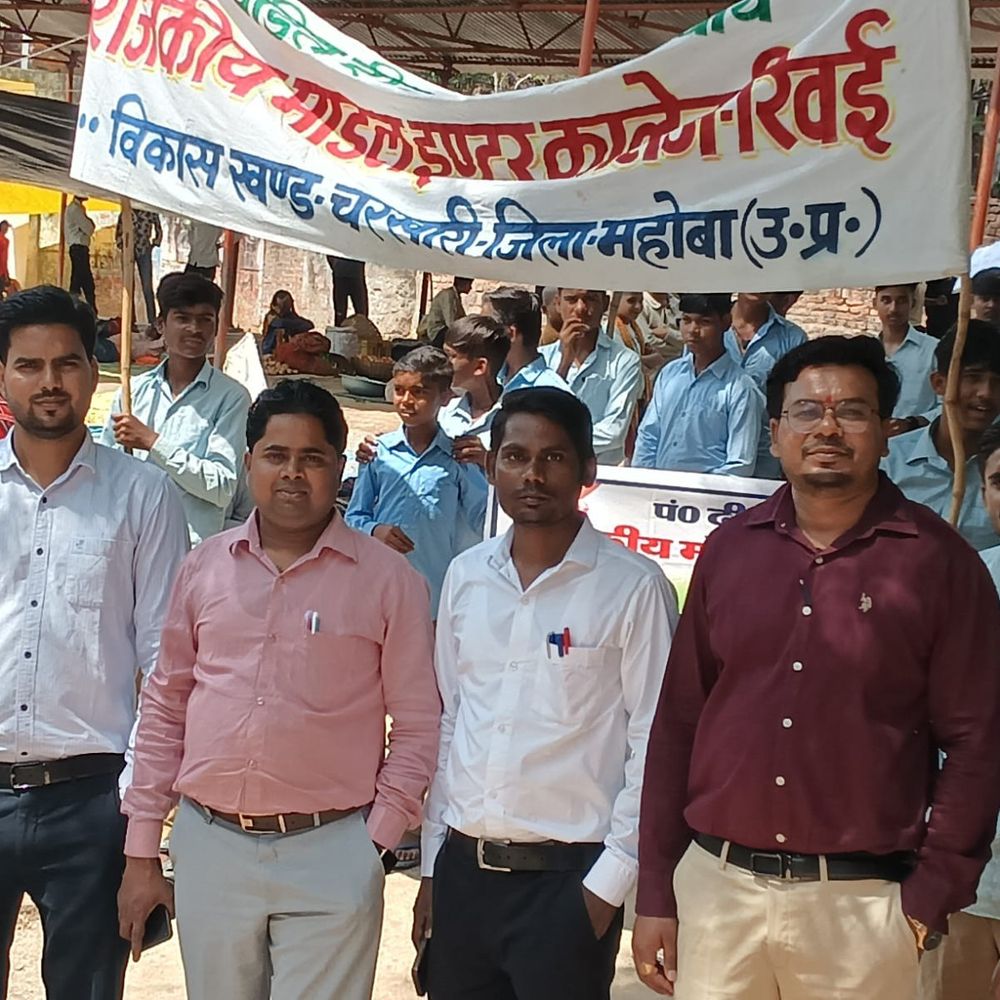 महोबा में स्कूल चलो अभियान रैली निकाली:छात्रों ने सरकारी स्कूलों में प्रवेश के लिए अभिभावकों को प्रेरित किया