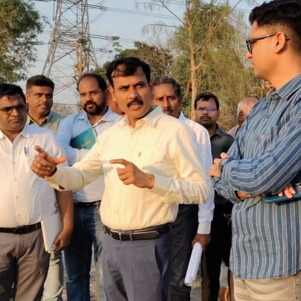 डीएम ने बलिया बाईपास निर्माण का निरीक्षण किया:सुरहाताल क्षेत्र में निर्माण कार्य पर विशेष सावधानी बरतने के निर्देश