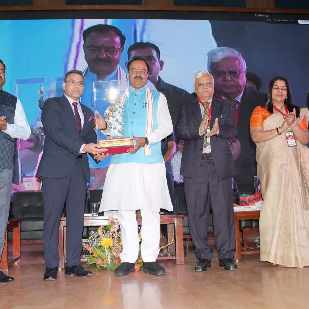 लखनऊ में डिप्टी सीएम ने दिलाया किसानों को भरोसा:बेमौसम बारिश से हुए नुकसान का मिलेगा मुआवजा