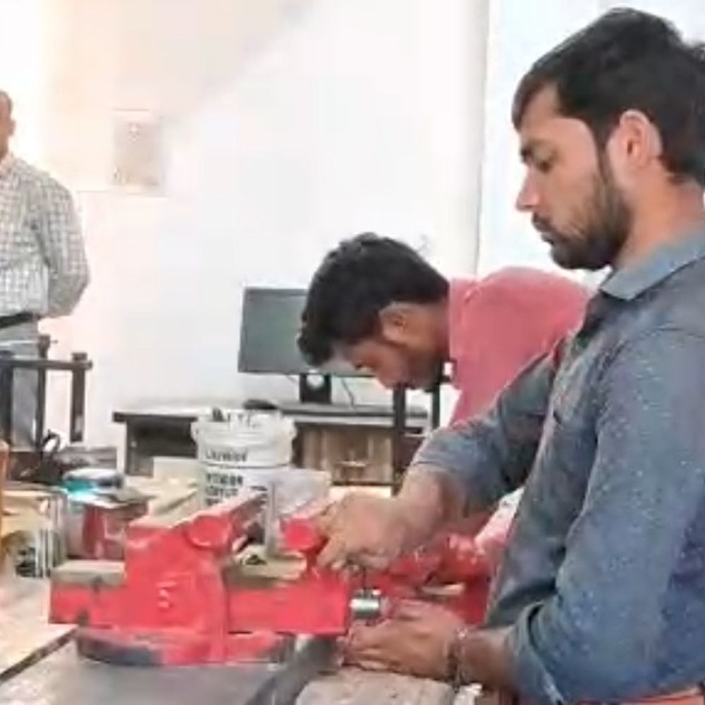 श्रावस्ती में आईटीआई में युवाओं को मिल रहा आधुनिक प्रशिक्षण:एडवांस मशीनों से उद्योगोन्मुख कौशल विकास, प्लेसमेंट की सुविधा