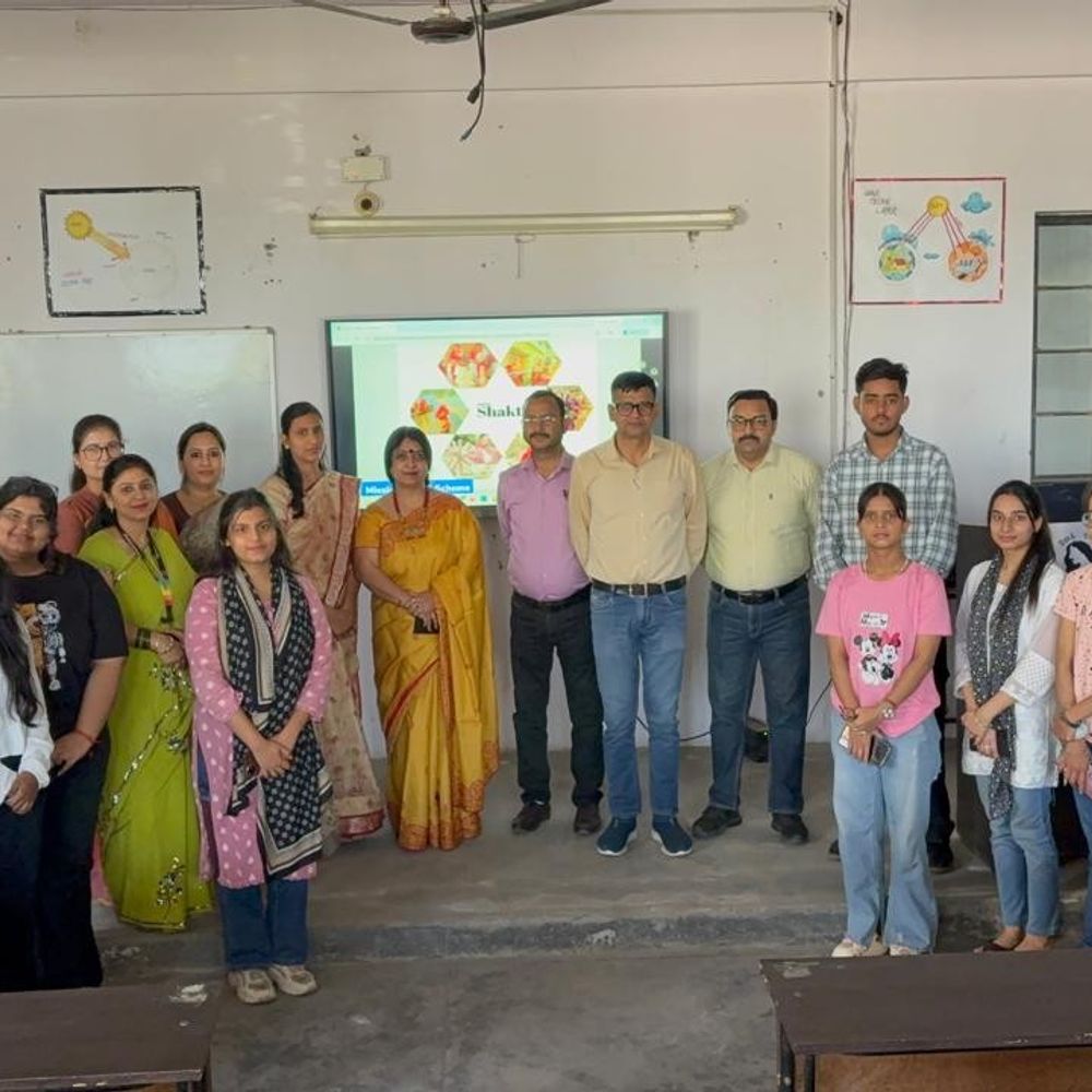 बिलसोनिया कॉलेज में मिशन शक्ति के तहत अवेयरनेस टॉक:छात्राओं ने महिला सशक्तिकरण और अधिकारों पर विचार रखे