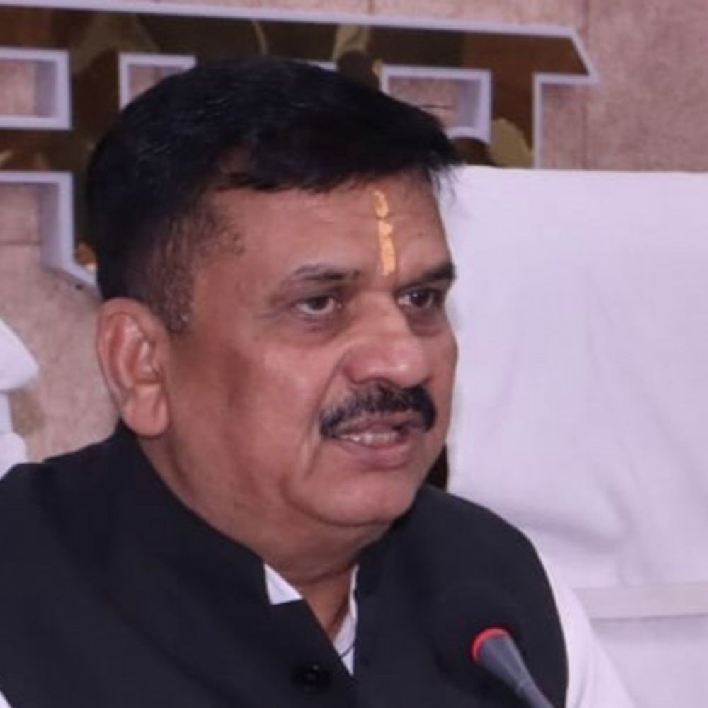 कोर्ट ने जौनपुर DM का आधा वेतन रोकने का आदेश:तहसीलदार को भी नोटिस, सैलरी रोकने के आदेश पर रिपोर्ट पेश नहीं की थी