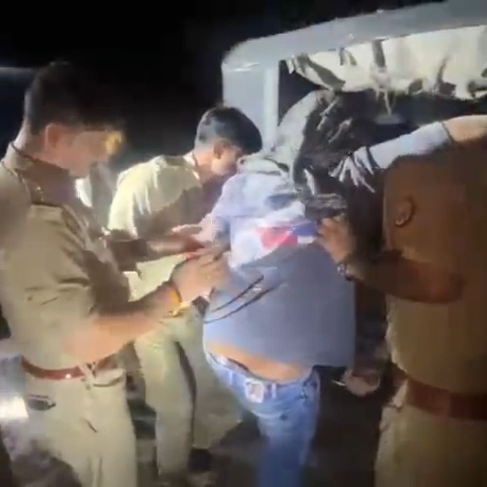 पुलिस मुठभेड़ में 25 हजार का इनामी बदमाश घायल:गैंगस्टर एक्ट में वांछित जीशान खान के पैर में लगी गोली, अस्पताल में भर्ती