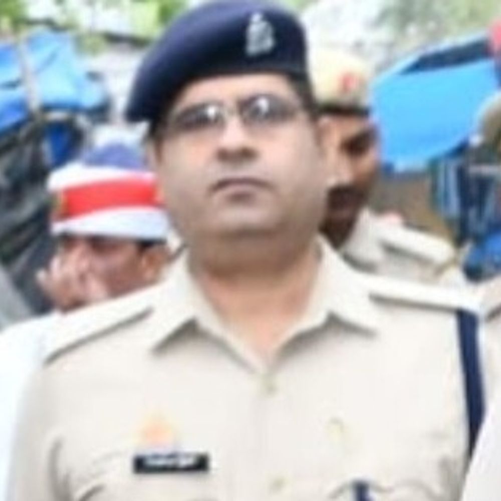 बदायूं एसपी सिटी विजयेंद्र द्विवेदी का तबादला:एचपीसीएल कांड से जोड़कर देखा जा रहा, अभिषेक कुमार सिंह नए एसपी सिटी