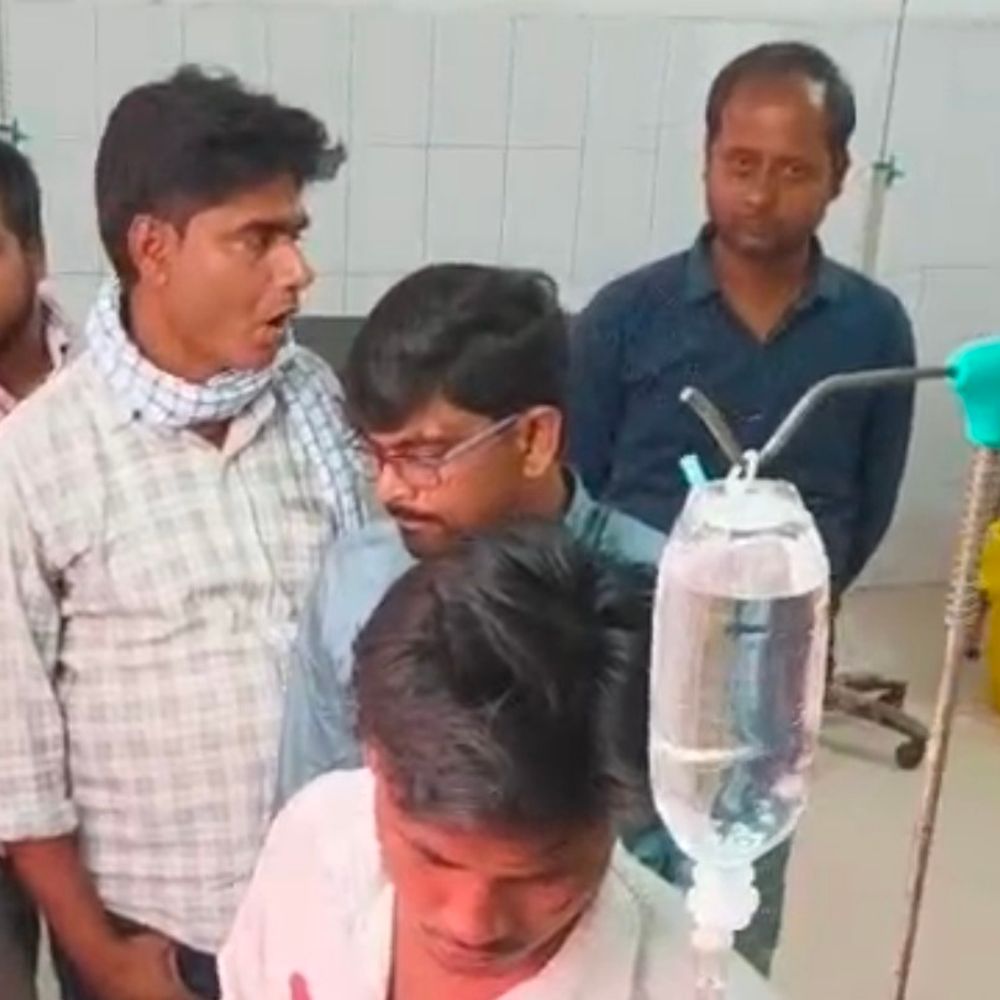 बलिया में युवक पर चाकू से हमला:पुरानी रंजिश में घायल, जिला अस्पताल में चल रहा उपचार