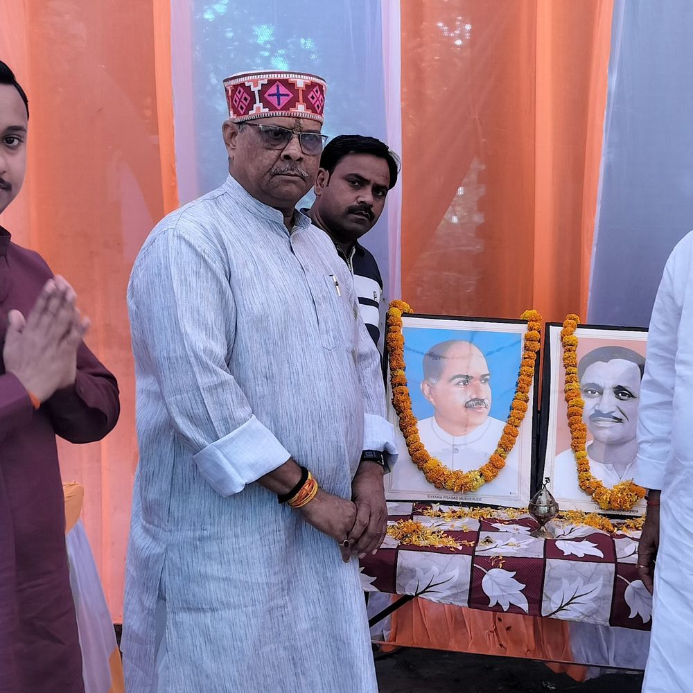 पिछड़ा आयोग उपाध्यक्ष बोले- देश में पेट्रोल-गैस आसानी से उपलब्ध:भदोही में कहा- जमाखोरी छोड़ दें तो ईंधन की कोई समस्या नहीं