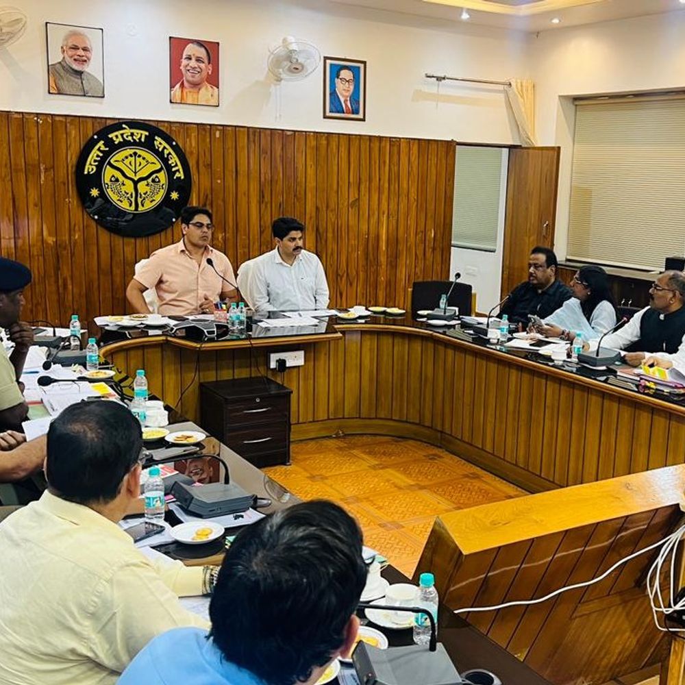 मंडलायुक्त मेरठ ने RTA बैठक की अध्यक्षता की:परमिट नवीनीकरण, वाहन आयु सीमा पर दिए निर्देश