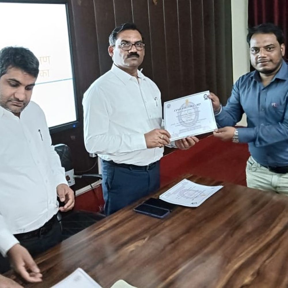 मिर्जापुर में जनगणना के लिए 84 फील्ड ट्रेनर तैयार:अपर जिलाधिकारी ने बांटे प्रमाण पत्र, बोले- विकास को सटीक जनसंख्या जरूरी