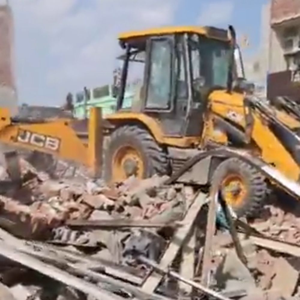 फरीदाबाद में 15 मकान-20 दुकानों को गिराया:  पार्क की जमीन पर बनाए गए, अधिकारी बोले-अवैध कब्जा किया, लोग बोले- खरीदी थी जमीन – Ballabgarh News