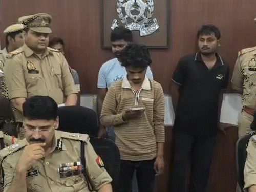 दो मिनट में 2 लाख का साइबर फ्रॉड, VIDEO:कानपुर पुलिस कमिश्नर डेमो देख दंग रह गए, सरकारी आवास के नाम पर फोन कर ठगते थे