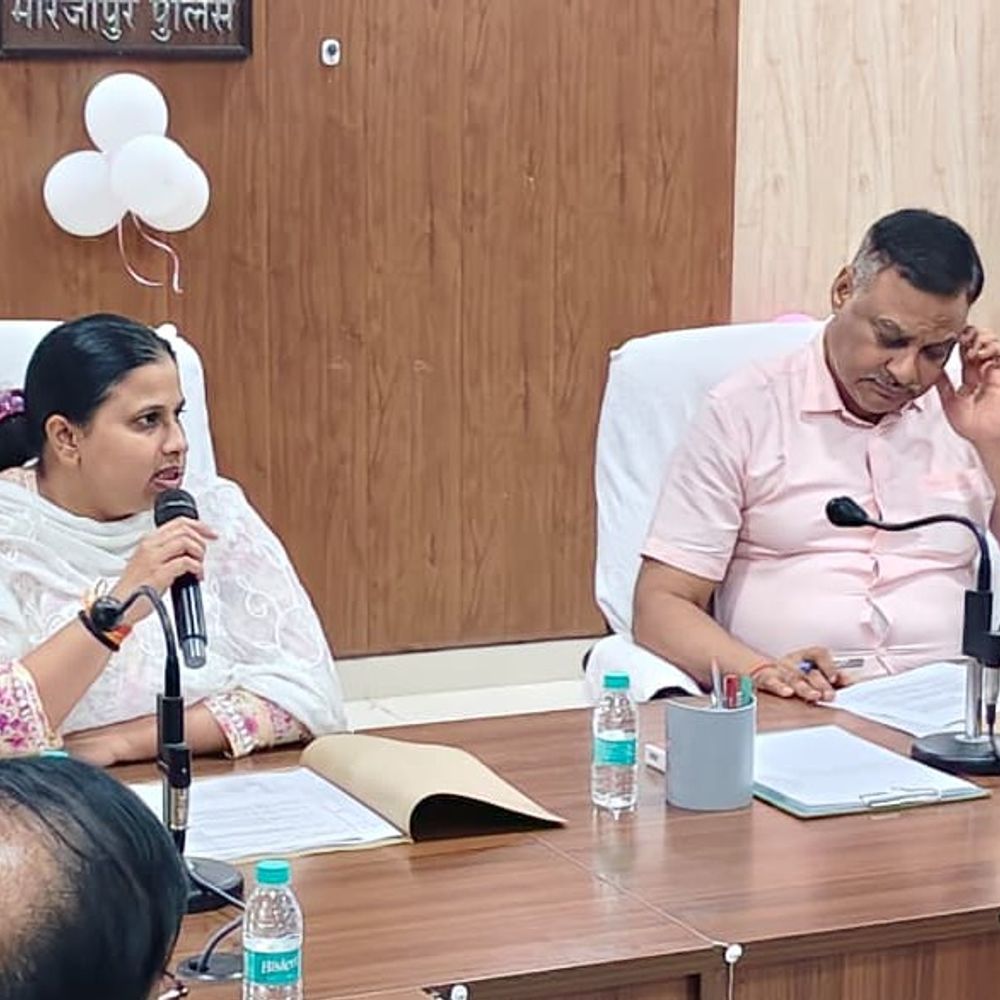 मिर्जापुर में जाम से निपटने नई ट्रैफिक योजना:डीएम-एसपी ने बनाई रणनीति, 8 मार्गों पर प्रभारी नियुक्त, अतिक्रमण पर कार्रवाई