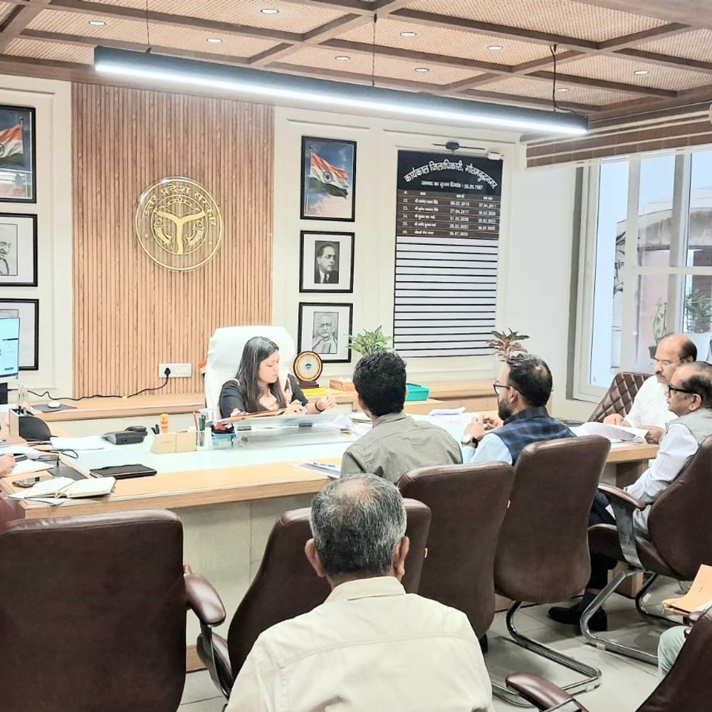 नोएडा में बेटी की शादी के लिए नहीं मिले सिलेंडर:पिता ने जिलाधिकारी से लगाई गुहार, तब मिला आश्वासन