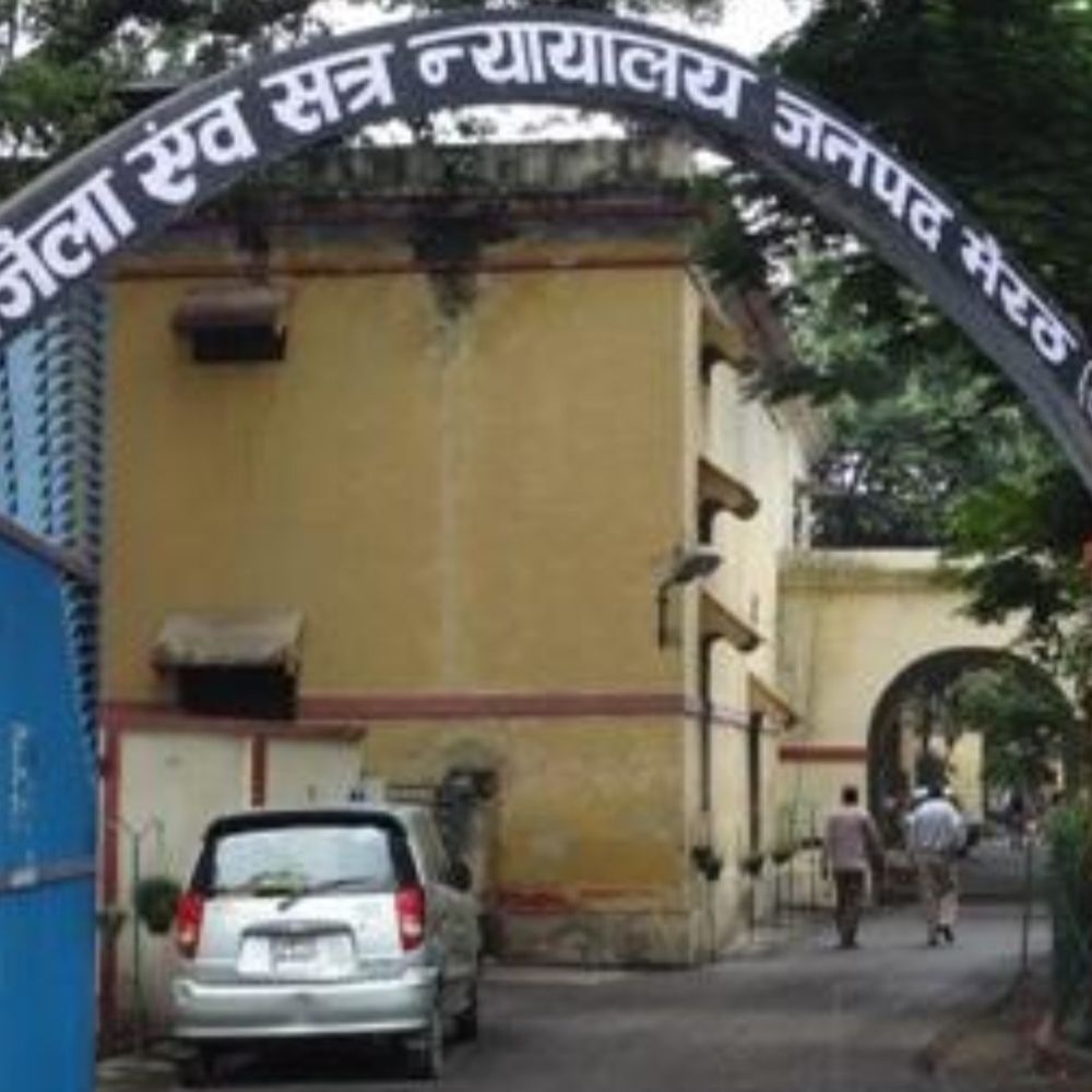 मेरठ कोर्ट परिसर में जमीन विवाद, पैरोकार को धमकी:हिस्ट्रीशीटर के नाम से मिली धमकी, कोर्ट ने दी सुरक्षा