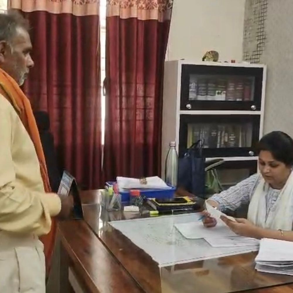 कटनी के एक खेत में 'भूत-प्रेत' की अफवाह:हार्वेस्टर संचालकों पर आरोप, अब SDM कटवाएंगी गेहूं की फसल