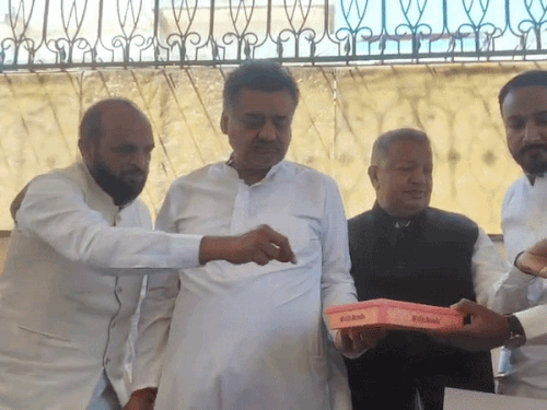 पंचकूला में वार्डबंदी की जीत पर अलग-अलग जगह बंटी मिठाई:  कांग्रेस में मची श्रेय की होड़, चंद्रमोहन बोले-विरोधियों का समर्थन नहीं करेंगे – Panchkula News