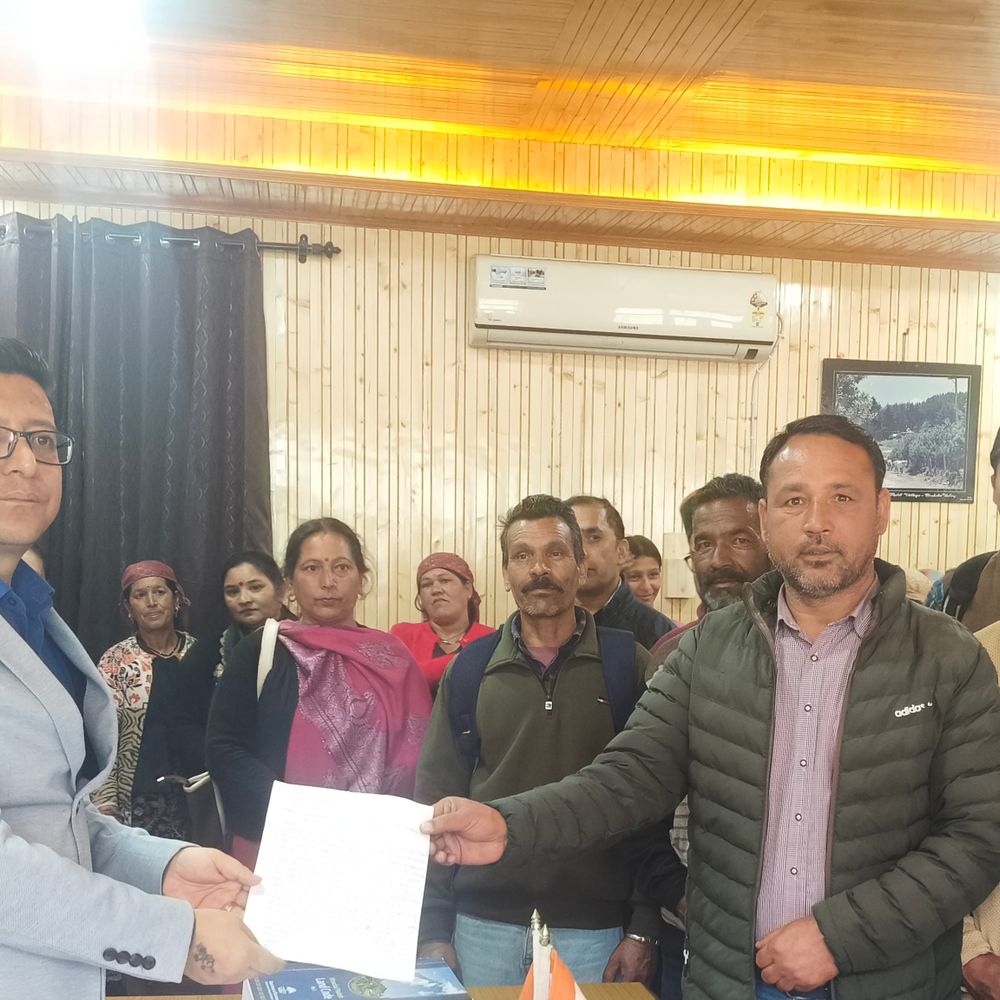 रामपुर में खुदाई से सड़क बंद, दूध सप्लाई रुकी:  परिवहन सेवा भी बाधित, ग्रामीणों ने SDM से की शिकायत – Rampur (Shimla) News