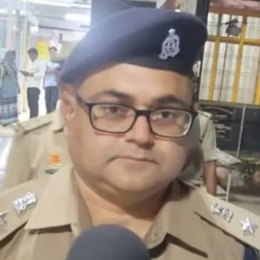 आजमगढ़ के अपर पुलिस अधीक्षक यातायात विवेक त्रिपाठी का ट्रांसफर:बरेली के पंकज कुमार श्रीवास्तव को आजमगढ़ भेजा गया