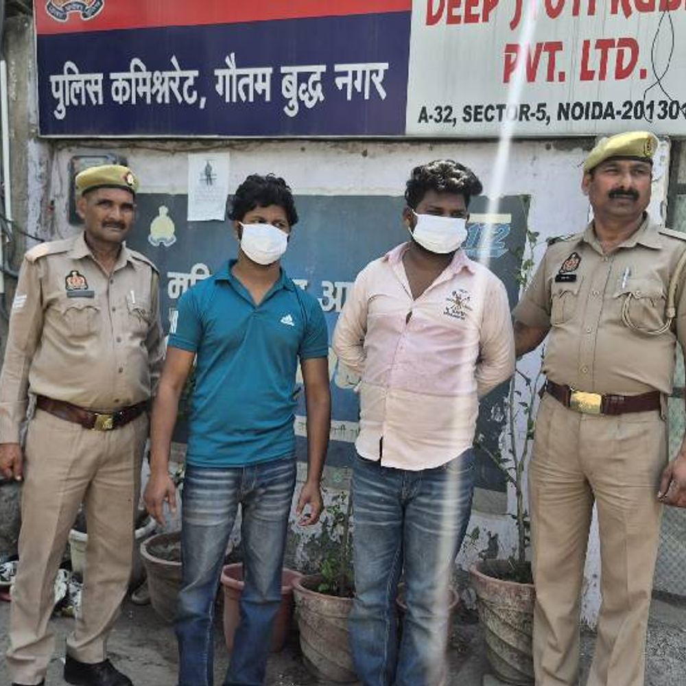 नोएडा में 5 पिस्टल, 6 तमंचा के साथ दो गिरफ्तार:इंस्टाग्राम के जरिए बेचते थे, प्रत्येक पिस्टल पर 25 हजार और तमंचा पर 5 हजार कमाते मुनाफा