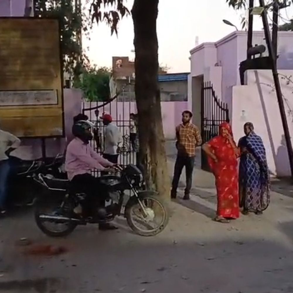 एटा में अज्ञात वाहन ने अधेड़ को रौंदा, मौत:पुलिस टीम व्यक्ति के शिनाख्त, गाड़ी की तलाश में जुटी