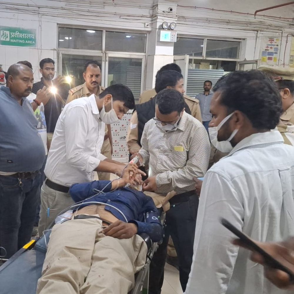 दावत का न्योता देने गई युवती से अभद्रता:सुल्तानपुर में विवाद के बाद की फायरिंग, एक ही परिवार के 5 लोग घायल