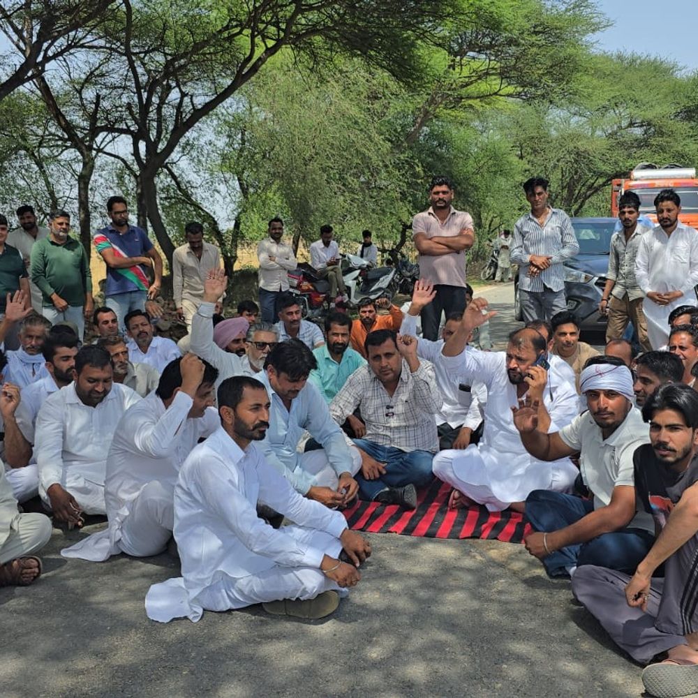 अबोहर में निजी स्कूल के खिलाफ अभिभावकों का धरना:  बोले- NCERT की जगह महंगी निजी किताबें खरीदने को कर रहे मजबूर, मनमानी बढ़ाई फीस – Abohar News