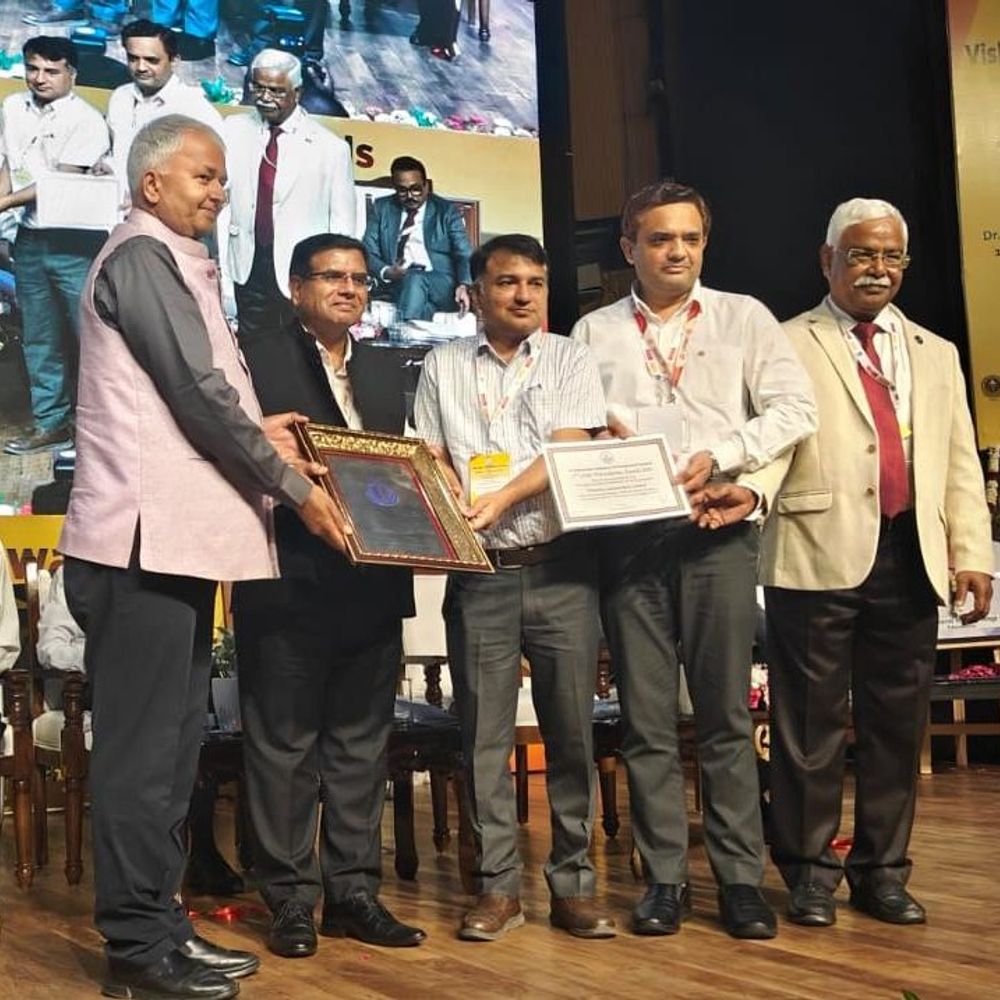 कानपुर मेट्रो को 'बेस्ट कंस्ट्रक्शन प्रोजेक्ट' का खिताब:दिल्ली में सीआईडीसी विश्वकर्मा अवार्ड से नवाजा गया, निदेशक सी.पी. सिंह भी सम्मानित