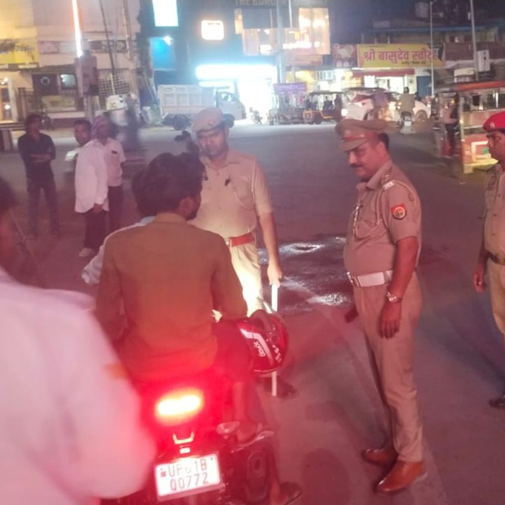 मऊ में यातायात नियमों का उल्लंघन, 205 वाहनों का चालान:एसपी के निर्देश पर ट्रैफिक पुलिस की कार्रवाई, 46 टीमों ने की चेकिंग