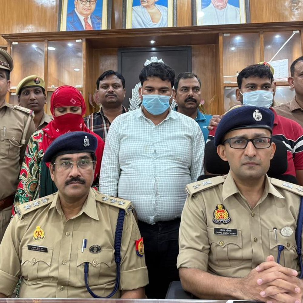 लखनऊ में नकली सोना देकर 5 लाख की ठगी::शिक्षक दंपति समेत 3 गिरफ्तार; दोस्ती बना कर करीब आते थे