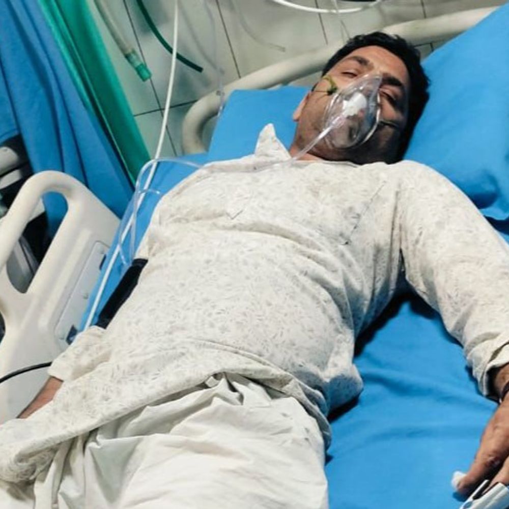 लखनऊ में कबाड़ दुकान पर हमल:बदमाशों ने व्यापारी को पीटा, 3 लाख लूटे, घटना सीसीटीवी में कैद