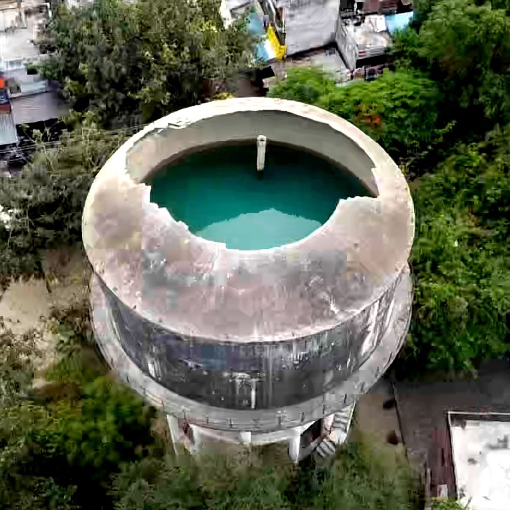 लखनऊ में ओवरहेड टैंको की टूटी छत:दूषित पानी पीने को लोग मजबूर, अलीगंज में टपक रहा टैंक,पार्षद बोले बिजली गिरने से टूटा