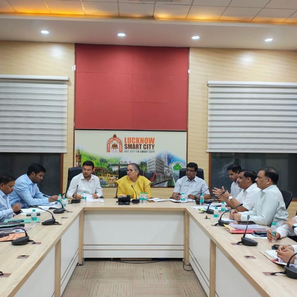 लखनऊ में मेयर की समीक्षा बैठक:15 अप्रैल को सदन बैठक की तैयारियां तेज, प्रस्ताव सही से तैयार करने निर्देश