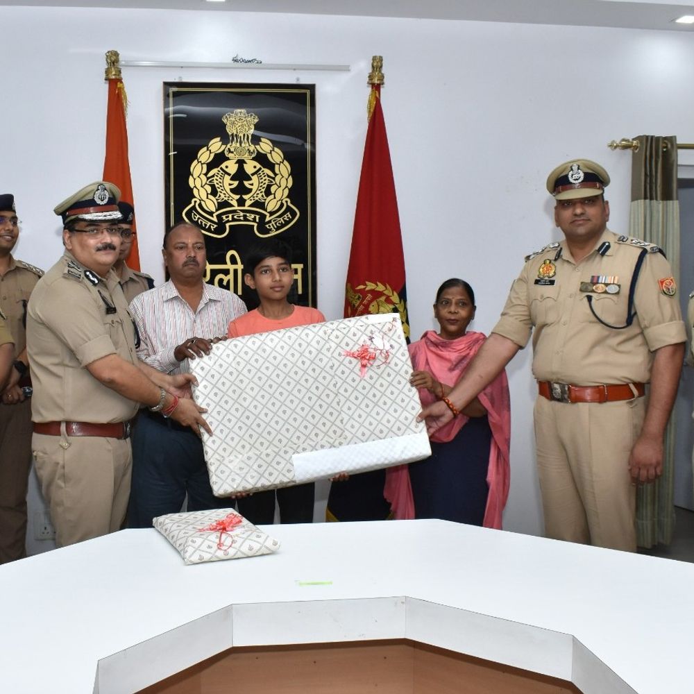 ‘लिटिल हीरो’ तन्मय को ADG ने किया सम्मानित:साइबर ठगों की साजिश नाकाम कर तन्मय ने बचाए माता-पिता के छह लाख, बने बाल सुरक्षा एंबेसडर