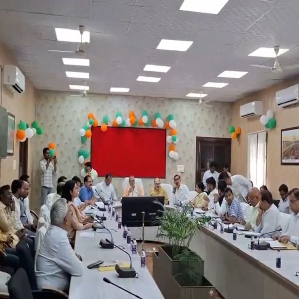 मथुरा में बारिश और ओला वृष्टि से 62 हजार किसान:529 गांव की 34 हजार हेक्टेयर भूमि पर खड़ी फसल हुई बर्बाद, मंत्री ने सर्वे कर जल्द से जल्द सर्वे पूरा करने के दिए निर्देश