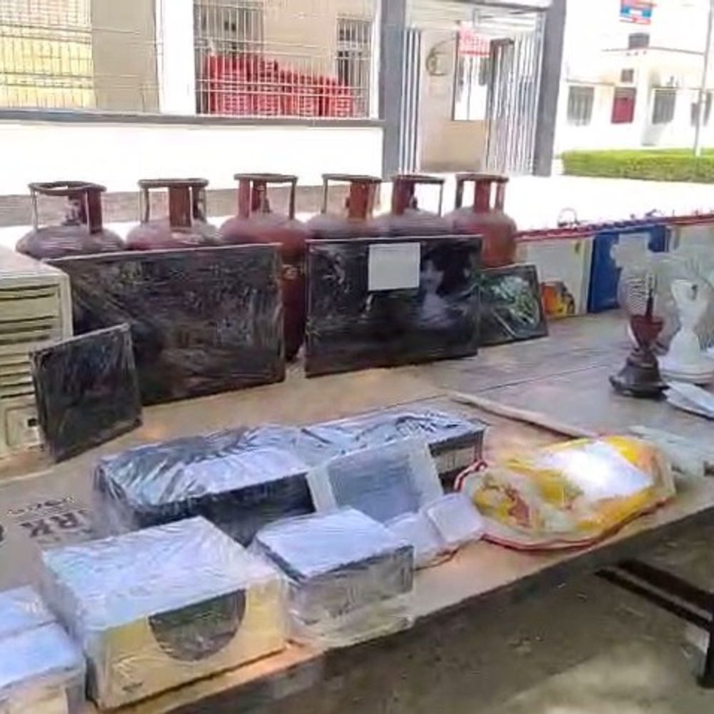 सर्दियों में स्कूलों में चोरी करने वाला गिरोह गिरफ्तार:सर्दियों की छुट्टियों में करते थे वारदात, भारी मात्रा में सामान बरामद