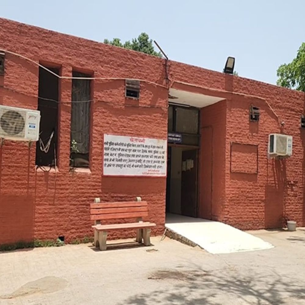 हांसी डिपो की बस ने टोल कर्मचारी को कुचला:रोहद टोल पर बिना टोल टैक्स दिए तेजी से भगाई बस, सीधी मारी टक्कर